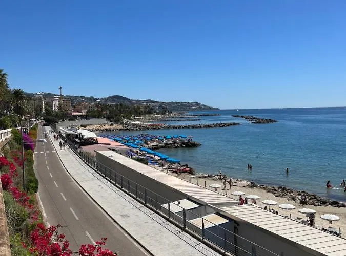 Da Mariella Vacanze Con Terrazzo * San Remo